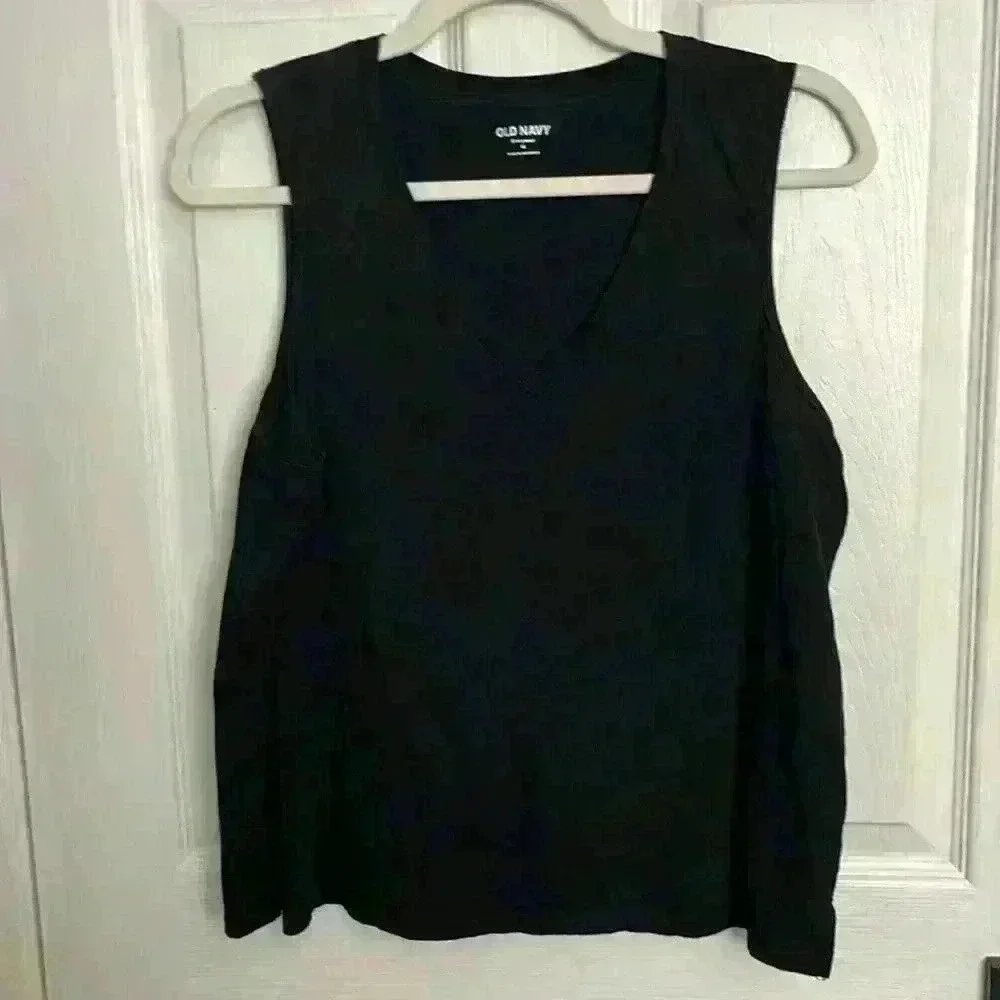 Old Navy everywear sleeveless vneck tshirt - Picture 1 of 5